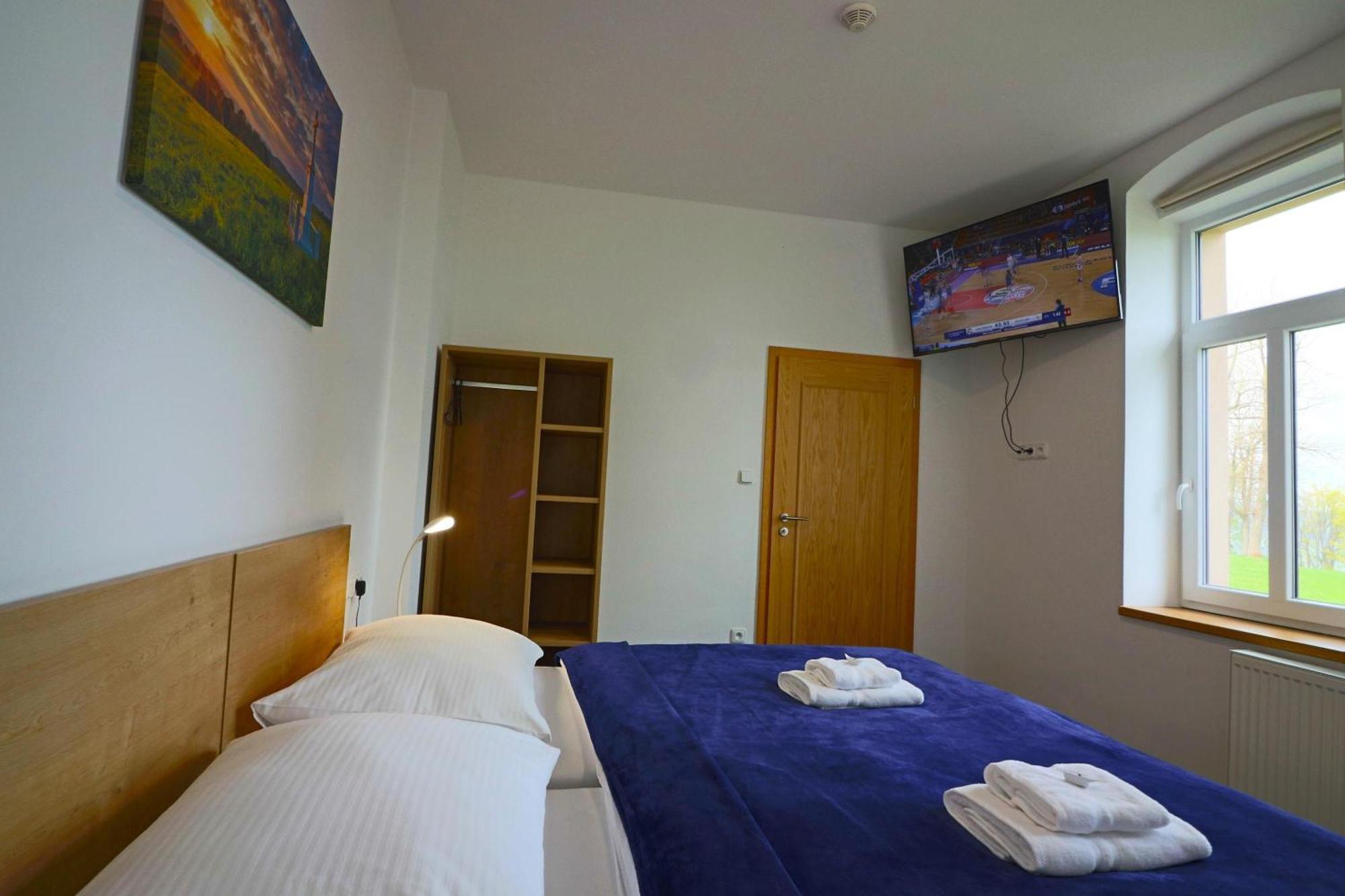 Hotel Poutni Dum กราลิกี ภายนอก รูปภาพ
